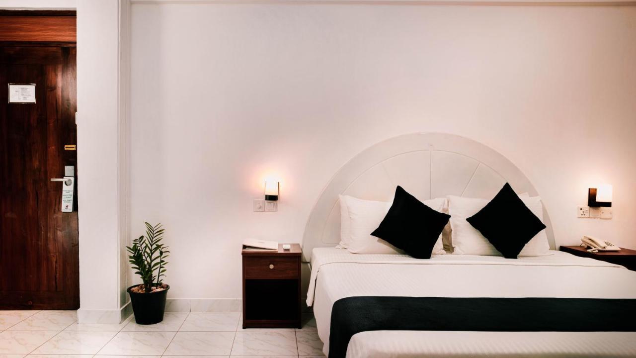 Camelot Beach Hotel Негомбо Екстер'єр фото