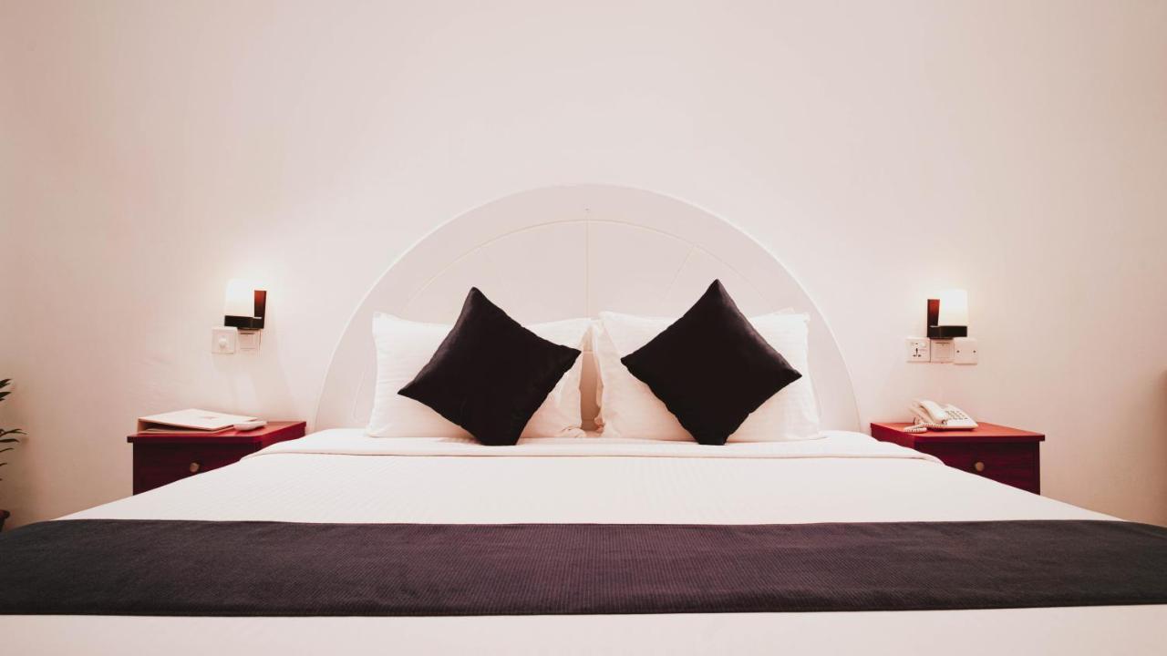 Camelot Beach Hotel Негомбо Екстер'єр фото