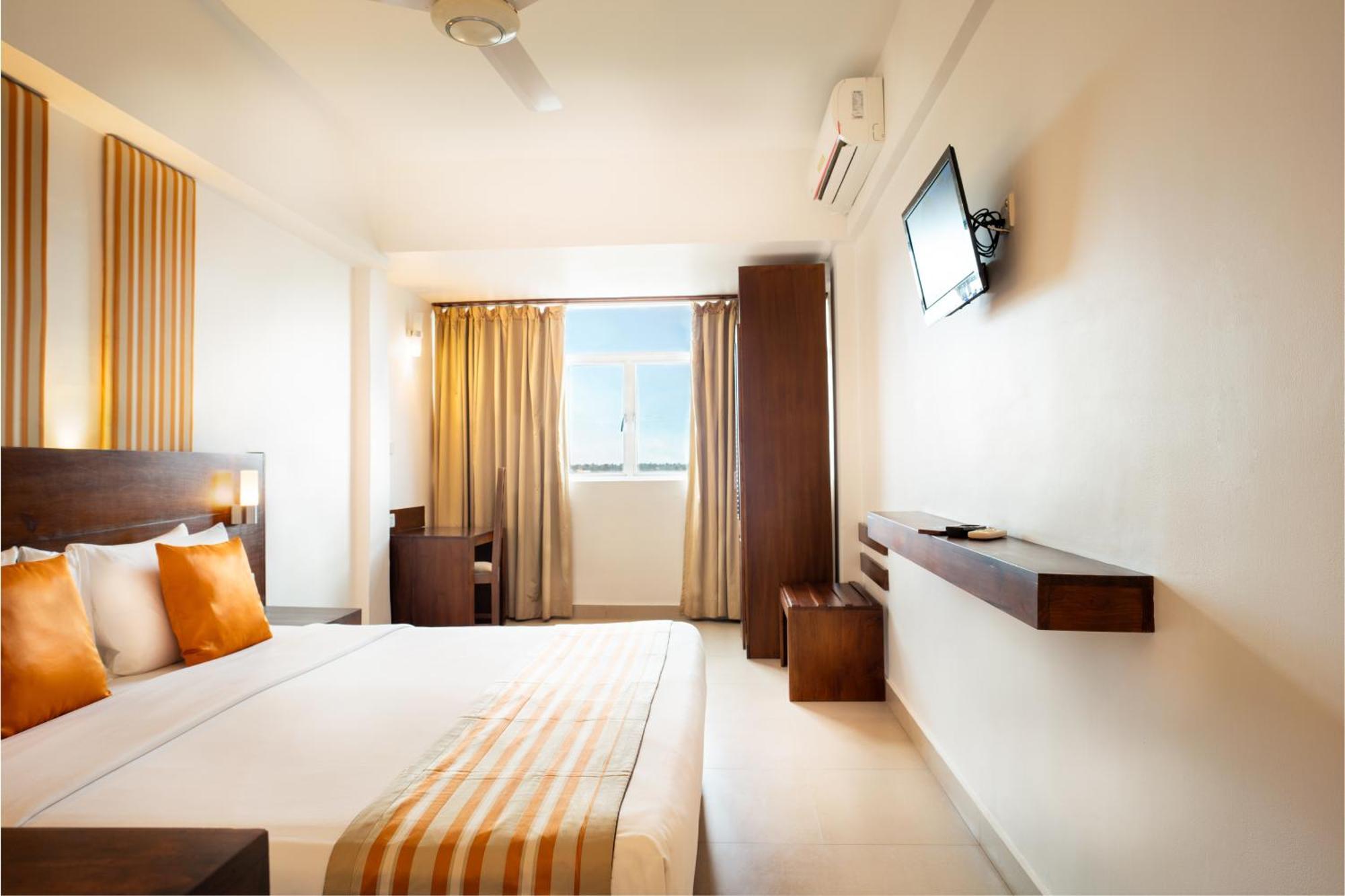 Camelot Beach Hotel Негомбо Екстер'єр фото