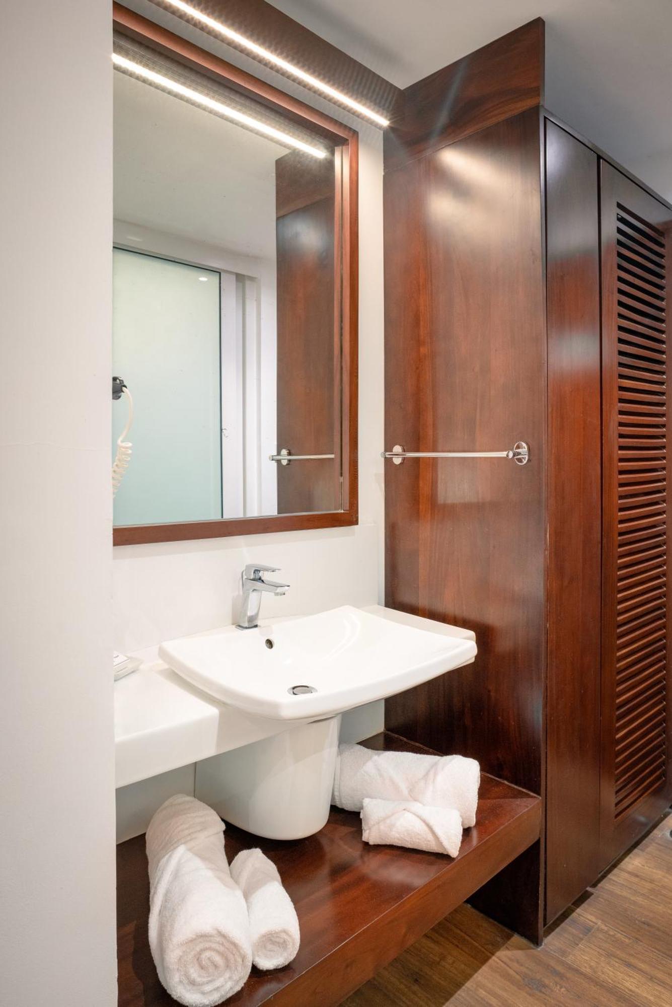 Camelot Beach Hotel Негомбо Екстер'єр фото