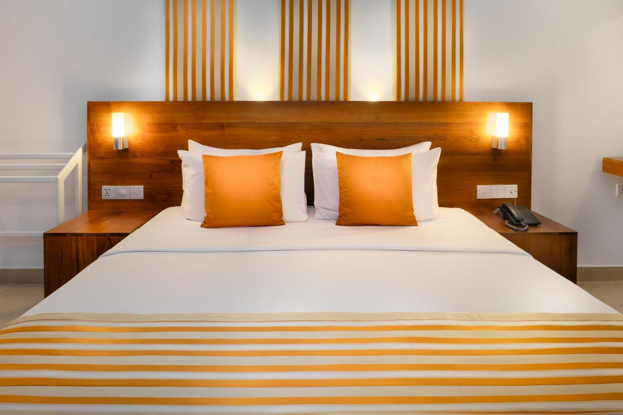 Camelot Beach Hotel Негомбо Екстер'єр фото
