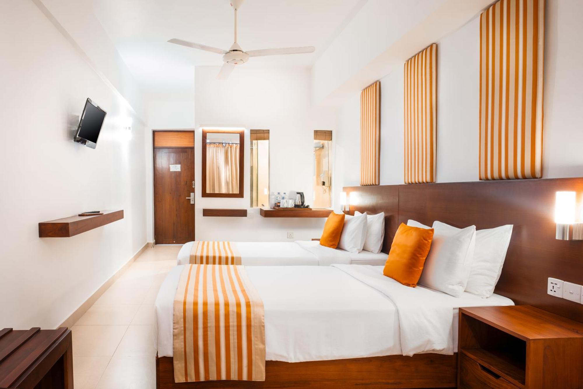 Camelot Beach Hotel Негомбо Екстер'єр фото