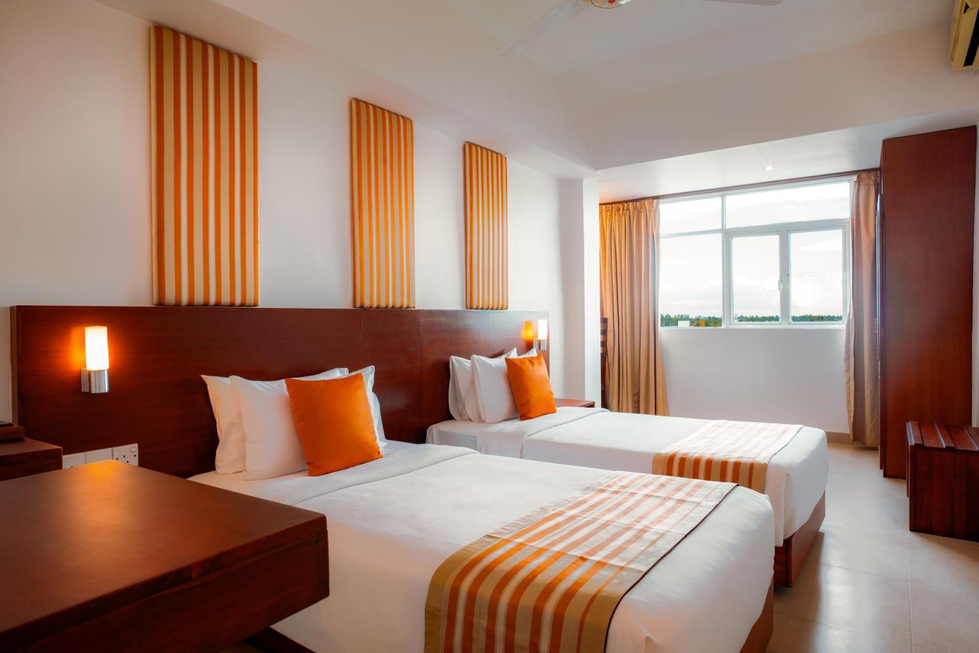 Camelot Beach Hotel Негомбо Екстер'єр фото