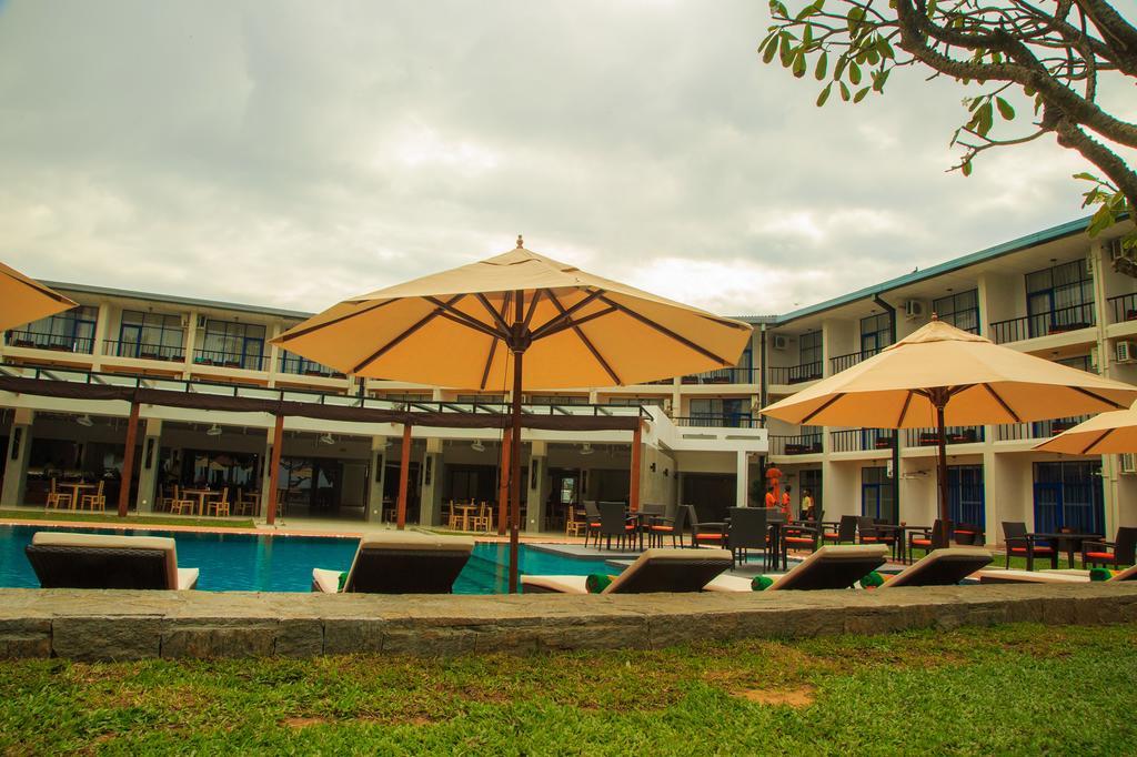 Camelot Beach Hotel Негомбо Екстер'єр фото