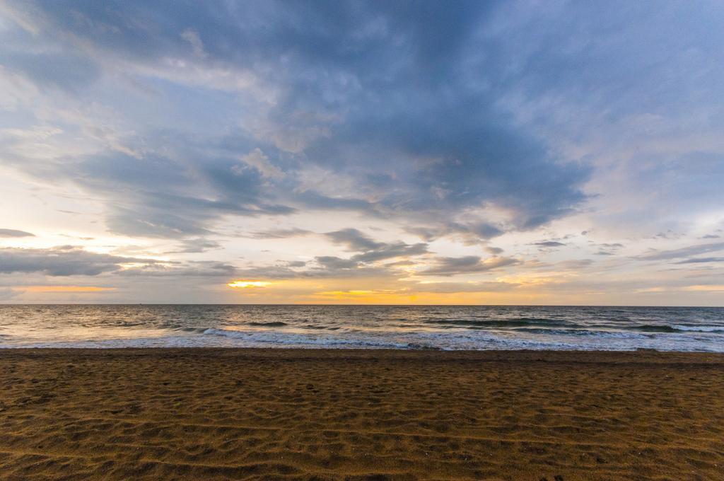 Camelot Beach Hotel Негомбо Екстер'єр фото