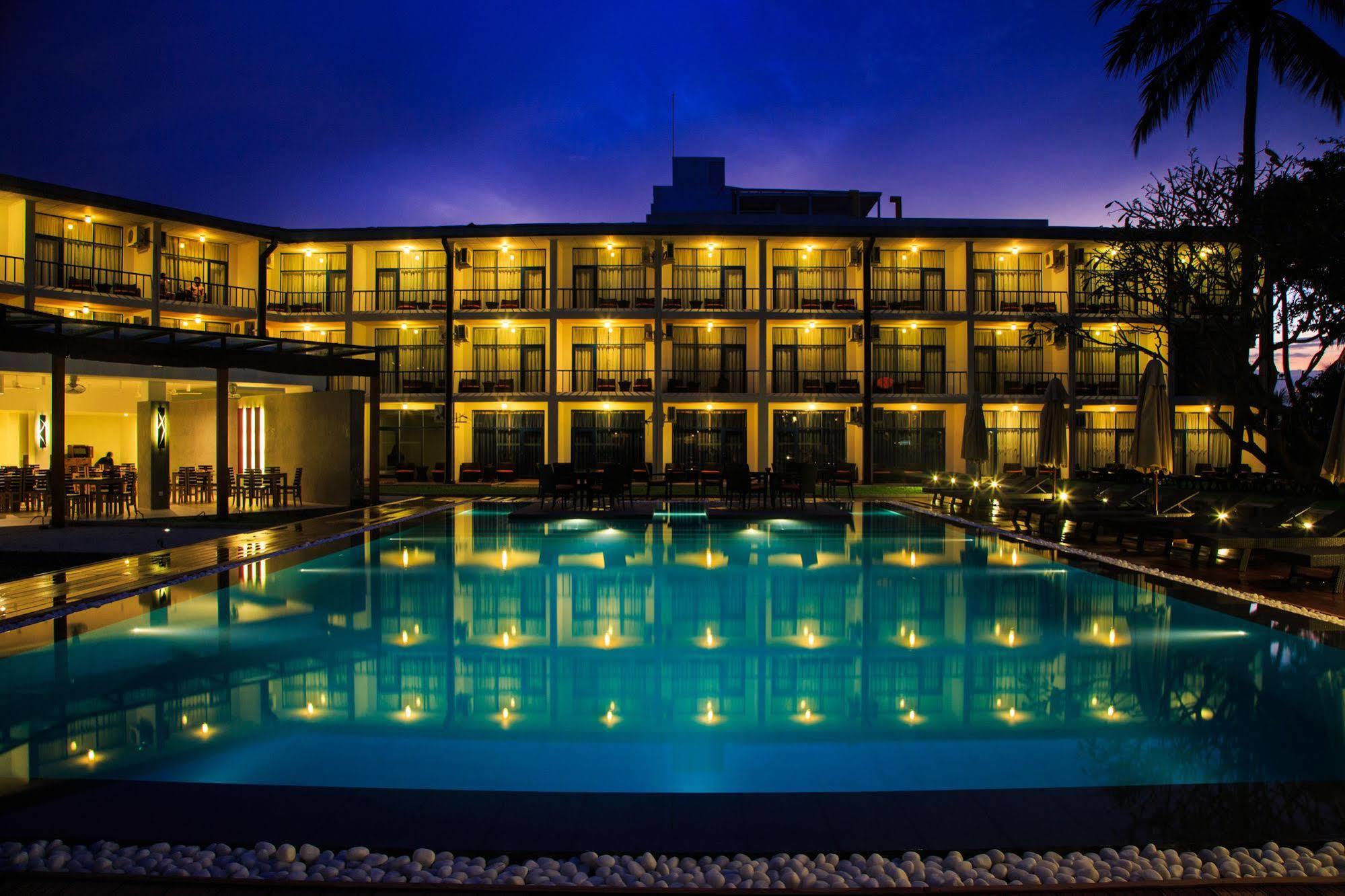 Camelot Beach Hotel Негомбо Екстер'єр фото